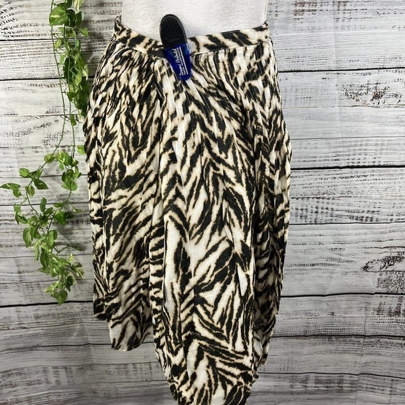 Talbots Skirt size 10 Black Gold Tiger Knee A Line Pleated Modest Career Church - Picture 9 of 10